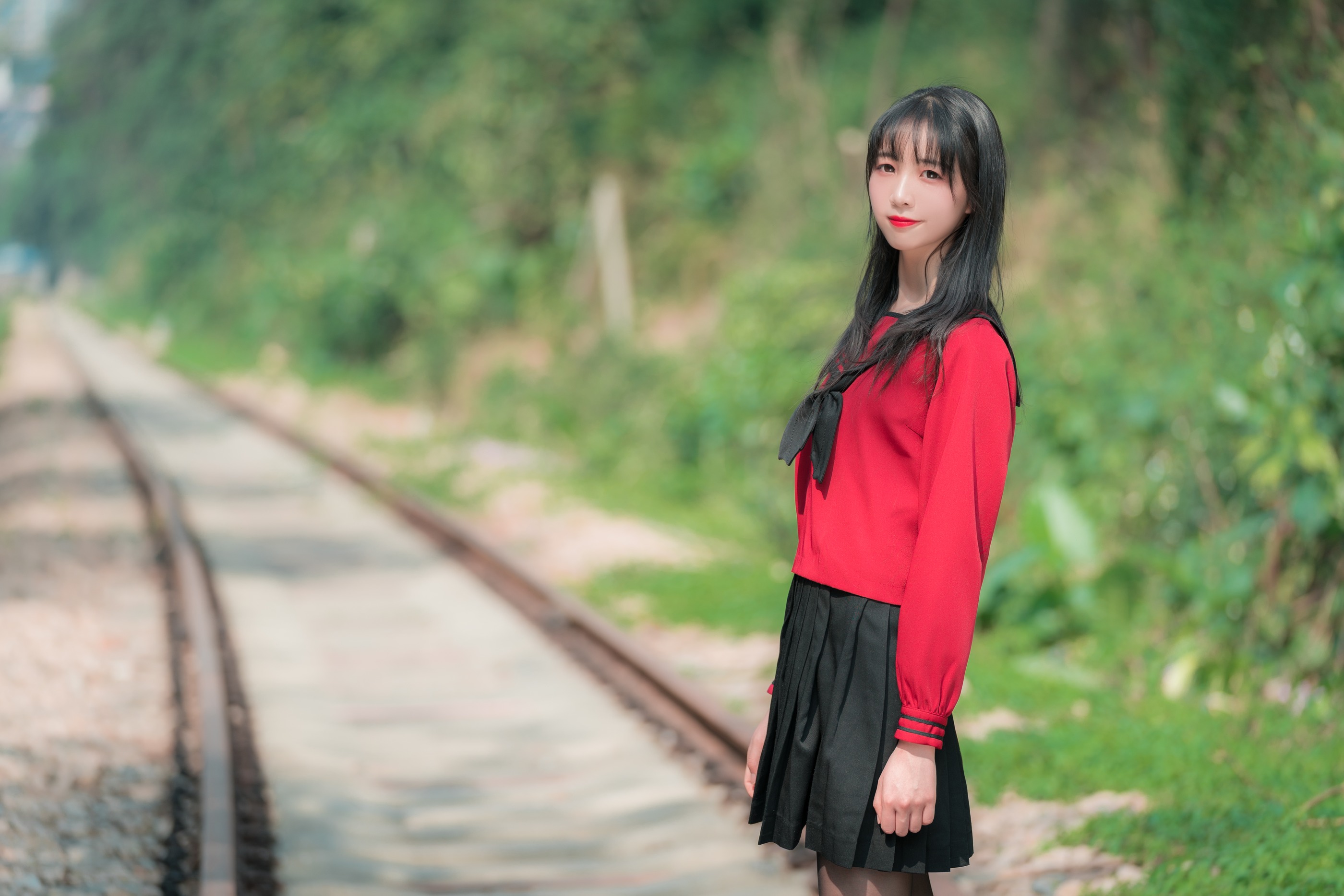 图片[1]-西瓜少女 西呱呀呀呀 – NO.001 西瓜少女(西呱呀呀呀) 铁轨成片 [47P]-XikXak